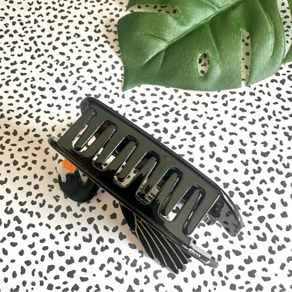 2/$30🌵 Black Swan Claw Clip Hair Accessory Acrylic Hair Clip Bird Gift NEW - Picture 4 of 12